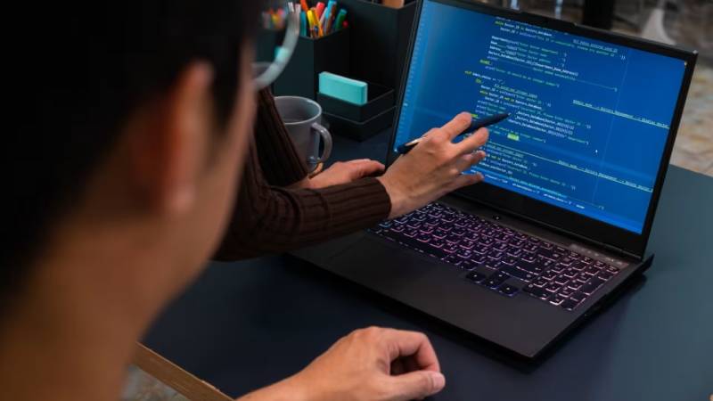 青冈县工业软件定制开发:破局传统制造数字化转型的“精准钥匙”
